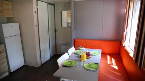 Camping Koawa Les Cigales - Espace Confort 37m² - air-conditioning + TV - Photo 3