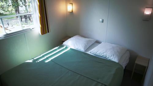 Camping Koawa Les Cigales - Espace Confort 37m² - air-conditioning + TV - Photo 4