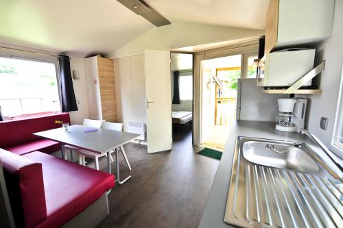 Camping Koawa Les Cigales - Espace Confort 37m² - air-conditioning + TV - Photo 5