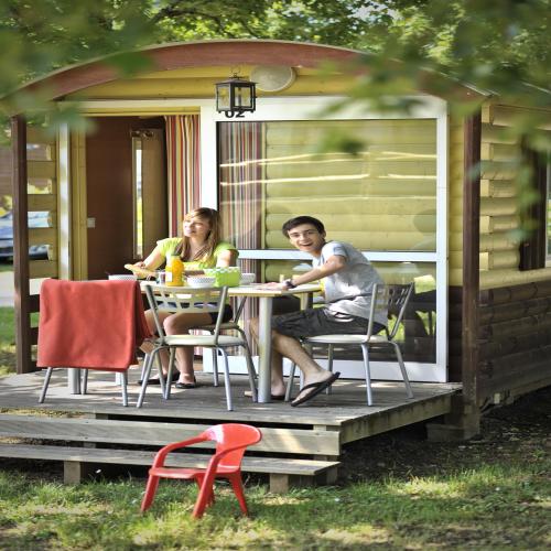 Camping Les Cigales - Gipsycar 2 adults + 1 child - Photo 2