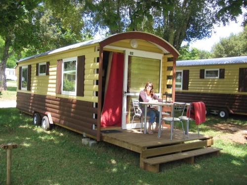 Camping Les Cigales - Gipsycar 2 adults + 1 child - Photo 7