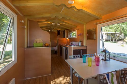 Camping Les Cigales - Gipsycar 2 adults + 1 child - Photo 4