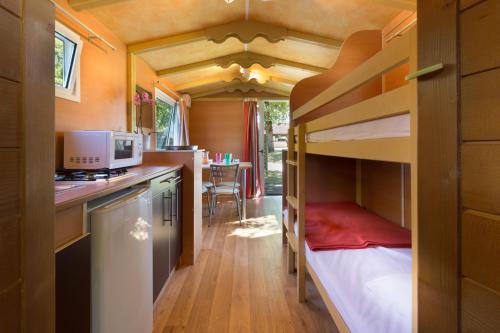 Camping Les Cigales - Gipsycar 2 adults + 1 child - Photo 5