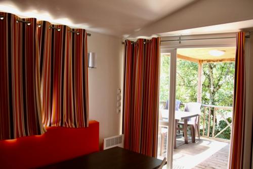 Camping Koawa Les Cigales - Family Classic 35m² - air-conditioning + TV - Photo 5