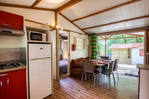 Les Castels Domaine de La Paille Basse - Chalet Confort - 3 bedrooms - Photo 3