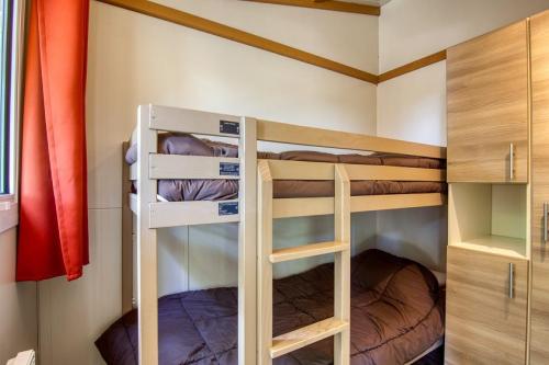 Les Castels Domaine de La Paille Basse - Chalet Confort - 3 bedrooms - Photo 6