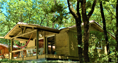 Camping LA TRUFFIERE à Saint Cirq Lapopie - Chalet overlooking the swimming pool and the playground - Photo 1