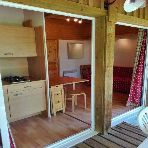 Camping LA TRUFFIERE à Saint Cirq Lapopie - Chalet overlooking the swimming pool and the playground - Photo 3