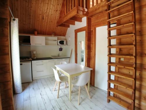 Camping LA TRUFFIERE à Saint Cirq Lapopie - The authentic wooden chalet duplex - Photo 4