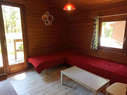 Camping LA TRUFFIERE à Saint Cirq Lapopie - The authentic wooden chalet with big terrace - Photo 3