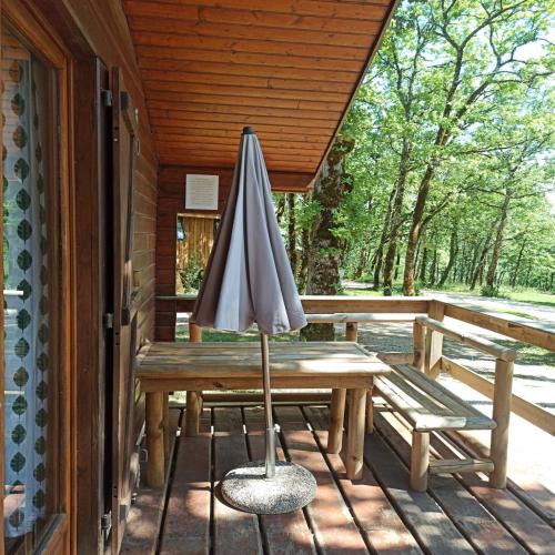 Camping LA TRUFFIERE à Saint Cirq Lapopie - The authentic wooden chalet with big terrace - Photo 5