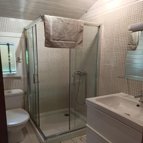 Camping LA TRUFFIERE à Saint Cirq Lapopie - The authentic wooden chalet with big terrace - Photo 6