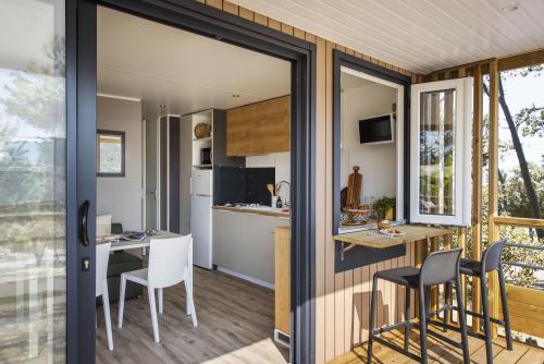 YELLOH! VILLAGE - CAMPING LES CASCADES - Cottage Living 4p 2bdr 1bath air-conditioned **** - Photo 7
