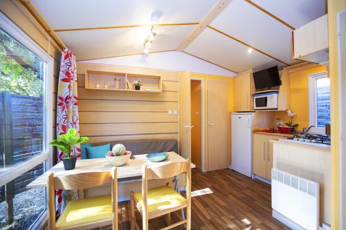 YELLOH! VILLAGE - Camping Les Cascades - Cottage Valeriane *** (2 bedrooms + 1 bathroom + Air-conditioning) - Photo 4