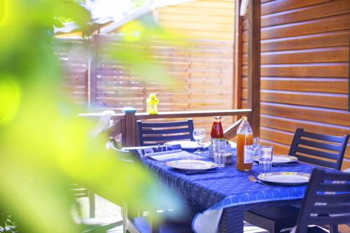 YELLOH! VILLAGE - CAMPING LES CASCADES - Cottage Garrigue 4p 2bdr 1bath *** air-conditioned - Photo 9