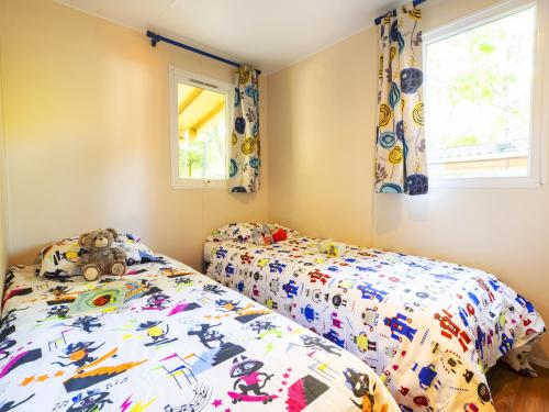YELLOH! VILLAGE - Camping Les Cascades - Cottage Laurus ** (2 bedrooms + 1 bathroom + air-conditioning) - Photo 5