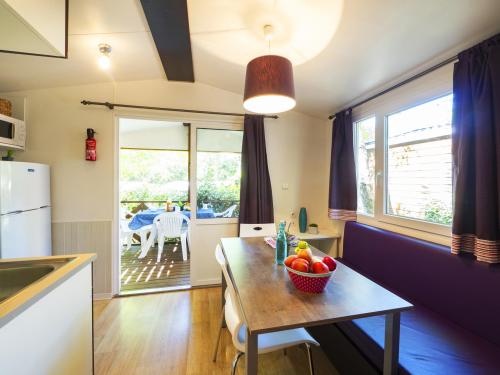 YELLOH! VILLAGE - Camping Les Cascades - Cottage Muscari *** (2 bedrooms + 1 bathroom + Air-conditioning) - Photo 2