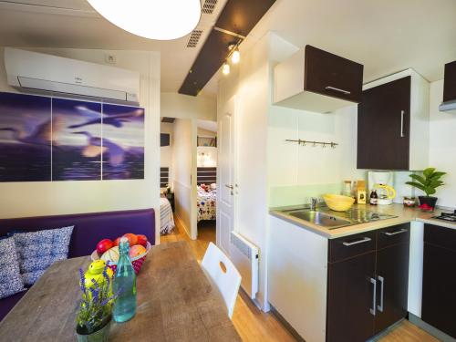 YELLOH! VILLAGE - Camping Les Cascades - Cottage Muscari *** (2 bedrooms + 1 bathroom + Air-conditioning) - Photo 3