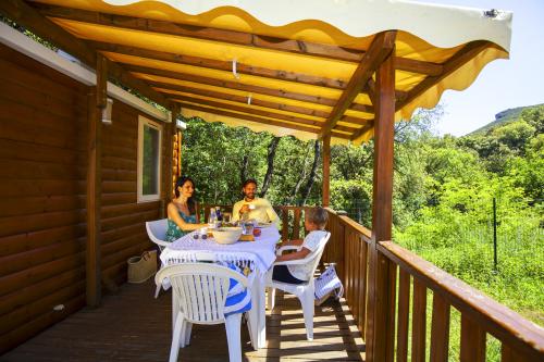 YELLOH! VILLAGE - CAMPING LES CASCADES - Cottage Vigne 4p 2bdr 1bath *** air-conditioned - Photo 8