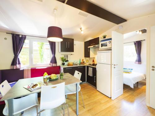 YELLOH! VILLAGE - Camping Les Cascades - Cottage Glycine *** (3 bedrooms + 1 bathroom + Air-conditioning) - Photo 4