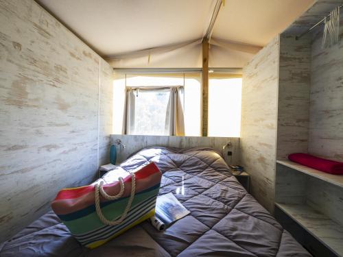 YELLOH! VILLAGE - Camping Les Cascades - tent Lodge Safari *** (2 bedrooms + 1 bathroom) - Photo 5