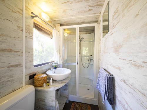 YELLOH! VILLAGE - Camping Les Cascades - tent Lodge Safari *** (2 bedrooms + 1 bathroom) - Photo 7