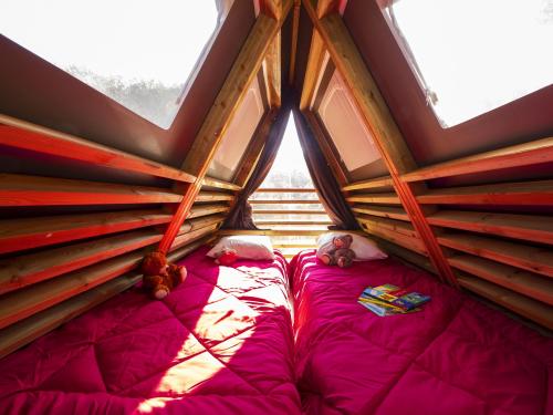 YELLOH! VILLAGE - Camping Les Cascades - tent Glamping Victoria **** (2 bedrooms + 1 bathroom + air-conditioning) - Photo 6