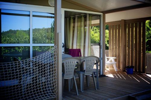 Flower Camping La Beaume - Chalet 28m² CONFORT+ 2 bedrooms / sheltered terrace - Photo 3