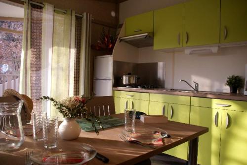 Flower Camping La Beaume - Chalet 28m² CONFORT+ 2 bedrooms / sheltered terrace - Photo 4