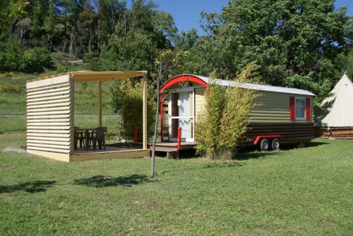 Flower Camping La Beaume - Gipsycar 21m² CONFORT+ 1 bedroom / Half-covered terrace - Photo 1