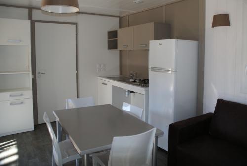 Flower Camping La Beaume - Chalet 35m² CONFORT+ 2 bedrooms - sheltered terrace (adapted to the people with reduced mobility) - Photo 2