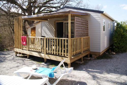Flower Camping La Beaume - Chalet Pili-pili Bois 32m² CONFORT+ 3 bedrooms / sheltered terrace - Photo 1
