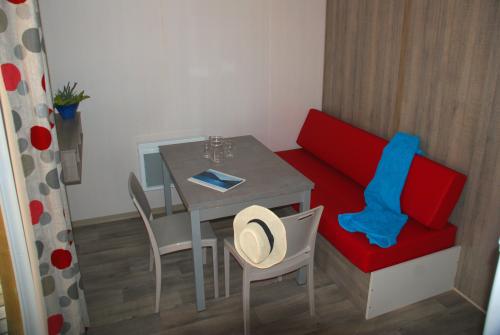 Flower Camping La Beaume - Chalet Pili-pili Bois 32m² CONFORT+ 3 bedrooms / sheltered terrace - Photo 2