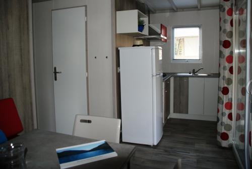 Flower Camping La Beaume - Chalet Pili-pili Bois 32m² CONFORT+ 3 bedrooms / sheltered terrace - Photo 3