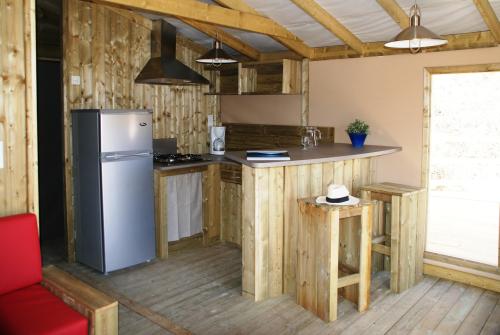 Flower Camping La Beaume - Sweet Flower 32m² PREMIUM 2 bedrooms / sheltered terrace - Photo 4