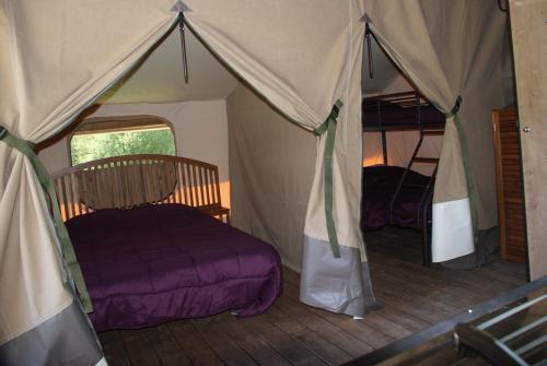 Flower Camping La Beaume - Tent Safari 30 m² CONFORT+ 2 rooms / covered terrace - Photo 4