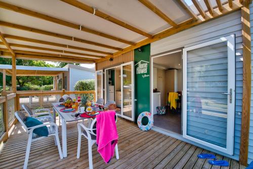 Flower Camping Le Bois d'Amour - Homeflower Premium 26,5m² (2 bedrooms) + AIR CONDITIONING + covered terrace + TV + sheets + towels - Photo 2