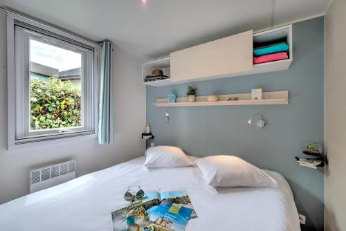 Flower Camping Le Bois d'Amour - Homeflower Premium 26,5m² (2 bedrooms) + AIR CONDITIONING + covered terrace + TV + sheets + towels - Photo 6
