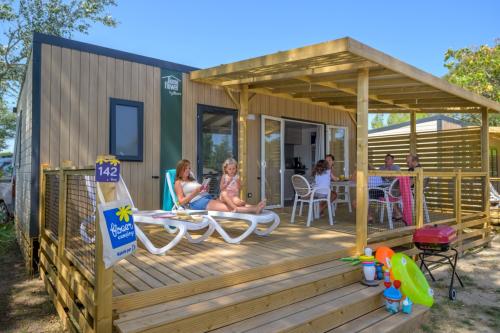 Flower Camping Le Bois d'Amour - Homeflower Premium 30,5m² (3 bedrooms) + AIR CONDITIONING + covered terrace + TV + sheets + towels - Photo 1