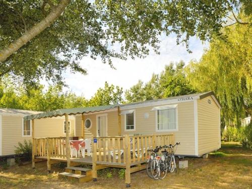Flower Camping Le Bois d'Amour - Mobile home Standard 27.5m² (2 bedrooms) + half covered terrace - Photo 1