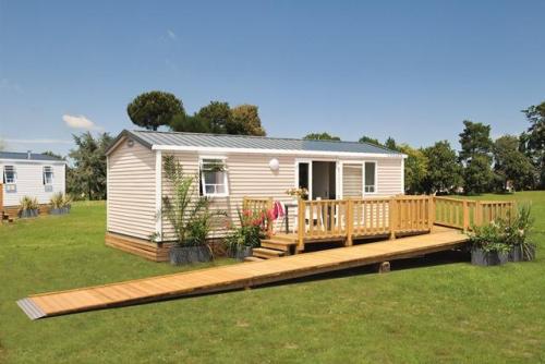 Flower Camping Le Bois d'Amour - Mobile home Comfort 32m² (2 bedrooms) + TV + terrace - Wheelchair friendly - Photo 1