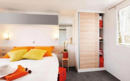 Flower Camping Le Bois d'Amour - Mobile home Comfort 32m² (2 bedrooms) + TV + terrace - Wheelchair friendly - Photo 4