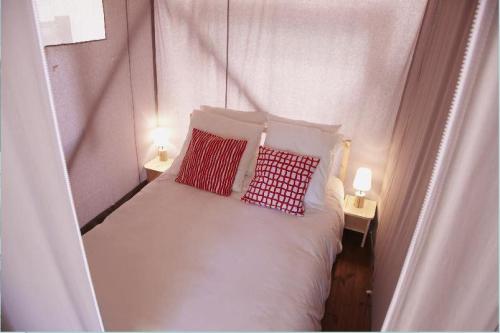 Flower Camping Le Bois d'Amour - Cabin Lodge Standard 34m² (2 bedrooms) sheltered terrace 11m² - Photo 3