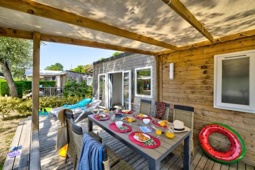 Flower Camping Le Bois d'Amour - Mobile home Premium 30m²(2 bedrooms) + terrace + TV + sheets included - Photo 2