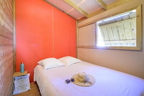 Flower Camping Le Bois d'Amour - Cabin Sweetflower Premium 43m² (2 bedrooms) + half covered terrace 11m² + TV + sheets included - Photo 5