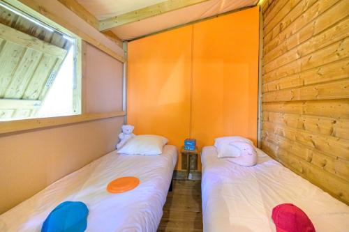 Flower Camping Le Bois d'Amour - Cabin Sweetflower Premium 43m² (2 bedrooms) + half covered terrace 11m² + TV + sheets included - Photo 6