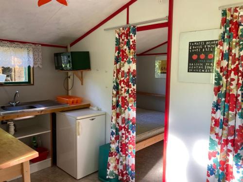 Camping La Corconne - Chalet Érable et Pêcher - 2 bedrooms - Photo 2