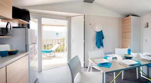 YELLOH! VILLAGE - L'OCEAN BRETON - Cottage sheltered terrace**** (3 bedrooms) - Photo 3