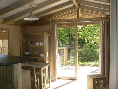 Camping Le Tastesoule - Cottage LODGE Premium TV 43m² - 2 bedrooms + sheltered terrace - Photo 3
