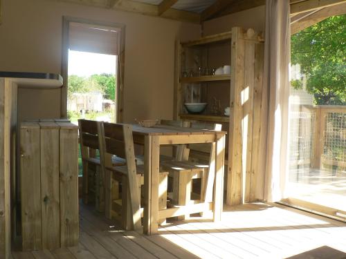Camping Le Tastesoule - Cottage LODGE Premium TV 43m² - 2 bedrooms + sheltered terrace - Photo 4